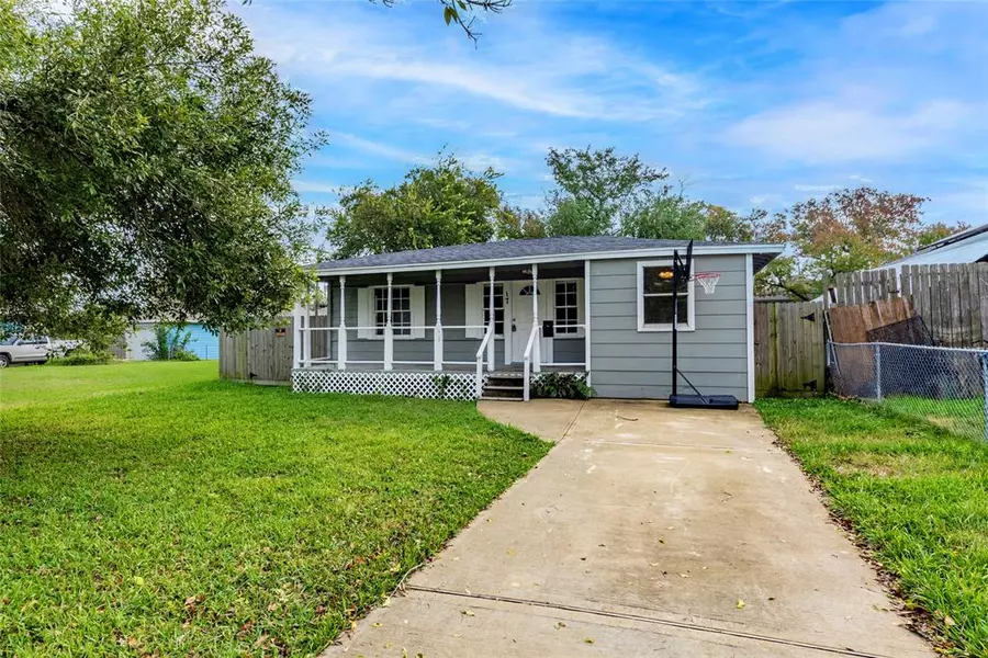 17 17th AVE N, Texas City, TX 77590