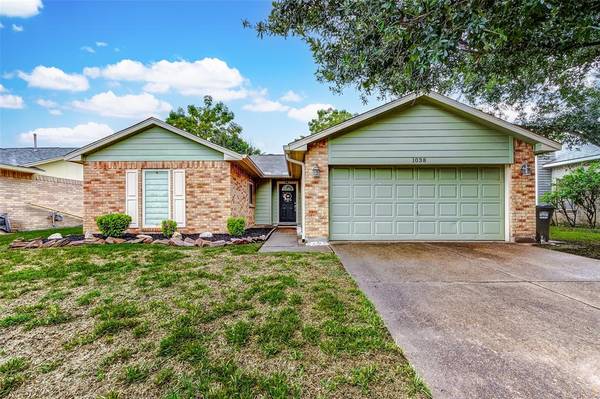 1038 E Brompton DR, Pearland, TX 77584