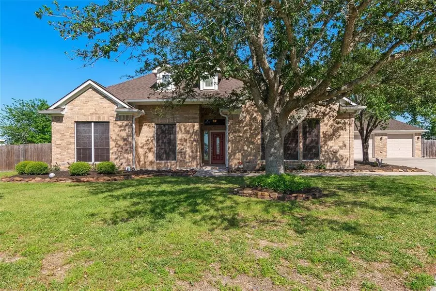 3022 Demi LN, Mont Belvieu, TX 77523