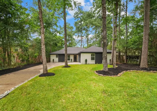 27 Lazy Morning PL, The Woodlands, TX 77381