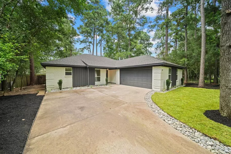 27 Lazy Morning PL, The Woodlands, TX 77381