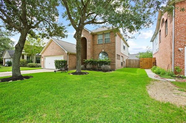 407 Green Cedar DR, League City, TX 77573