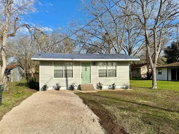 615 S Mary ST, Shiner, TX 77984