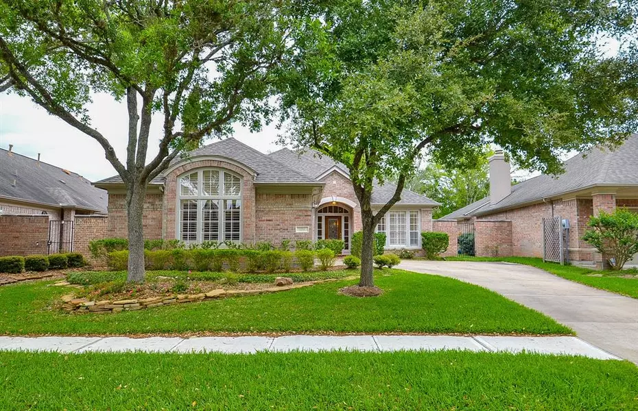 7211 Windwood CT, Sugar Land, TX 77479