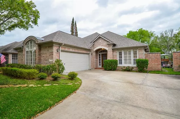 Sugar Land, TX 77479,7211 Windwood CT