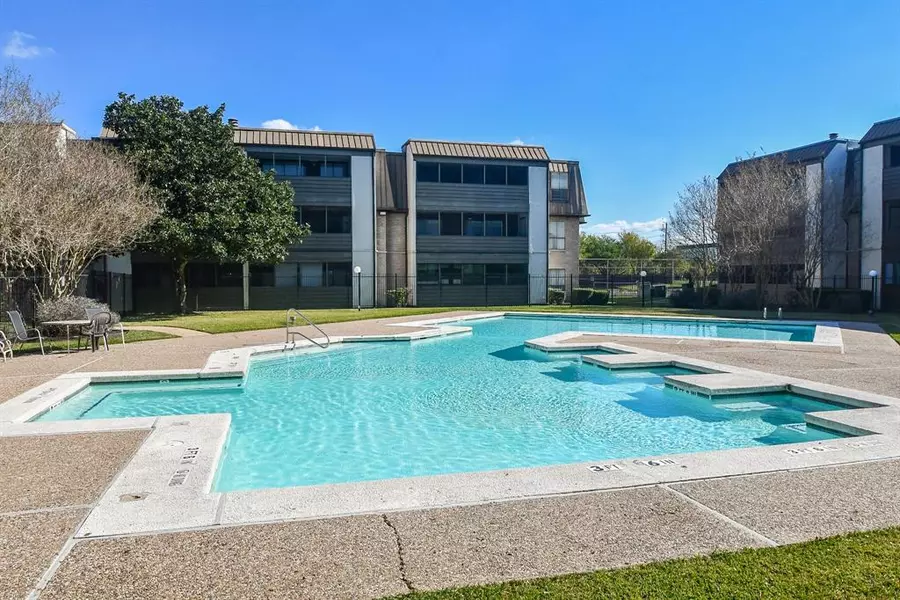 3055 Walnut Bend LN #12, Houston, TX 77042