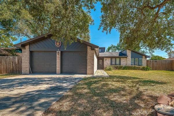 7418 Willow Oak DR, Baytown, TX 77521