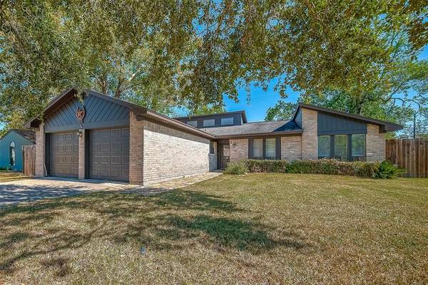 7418 Willow Oak DR, Baytown, TX 77521