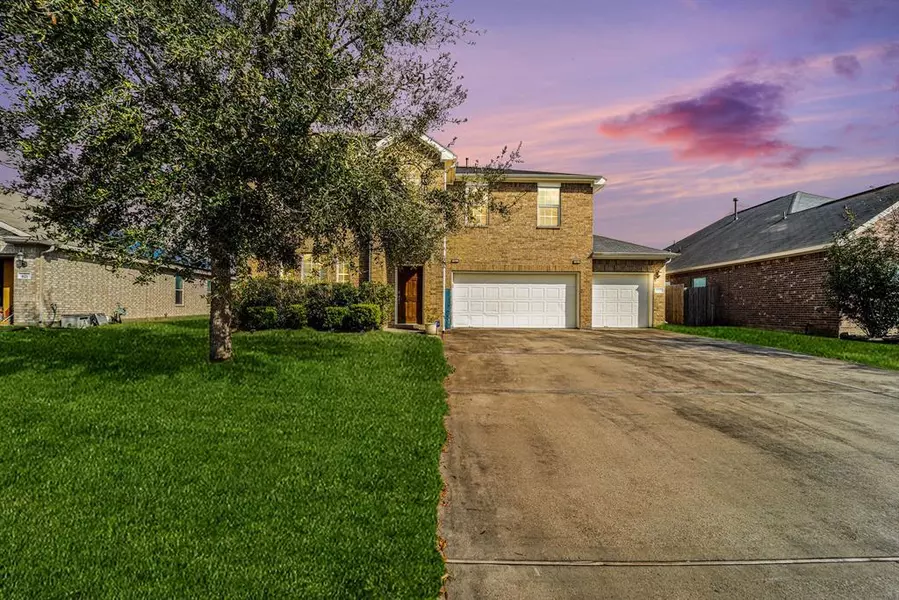 825 Grassy Knoll TRL, La Marque, TX 77568