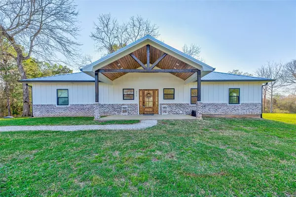 571 Paradise DR, Coldspring, TX 77331