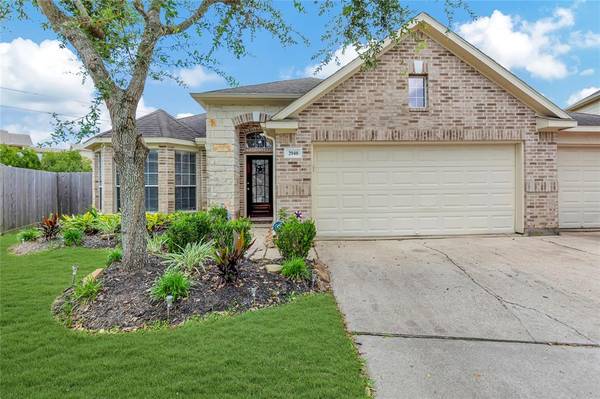 2940 Landing Edge LN, Dickinson, TX 77539