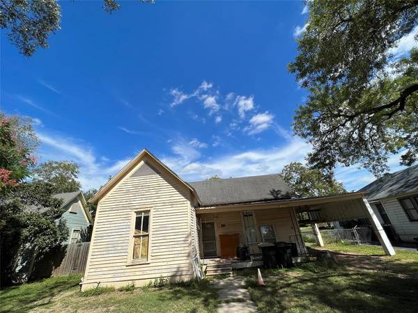 210 W Prairie ST,  Cuero,  TX 77954