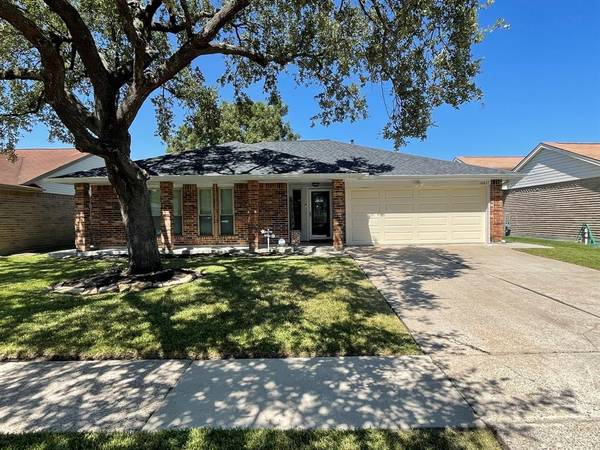 10827 Birch DR, La Porte, TX 77571