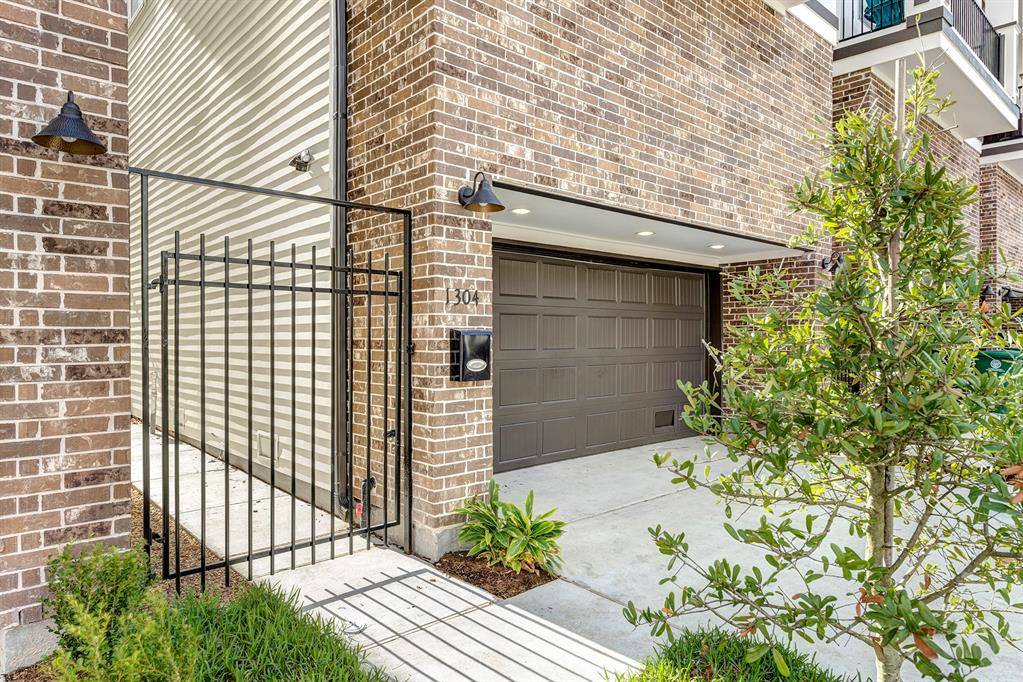 Houston, TX 77008,1304 W 23rd ST