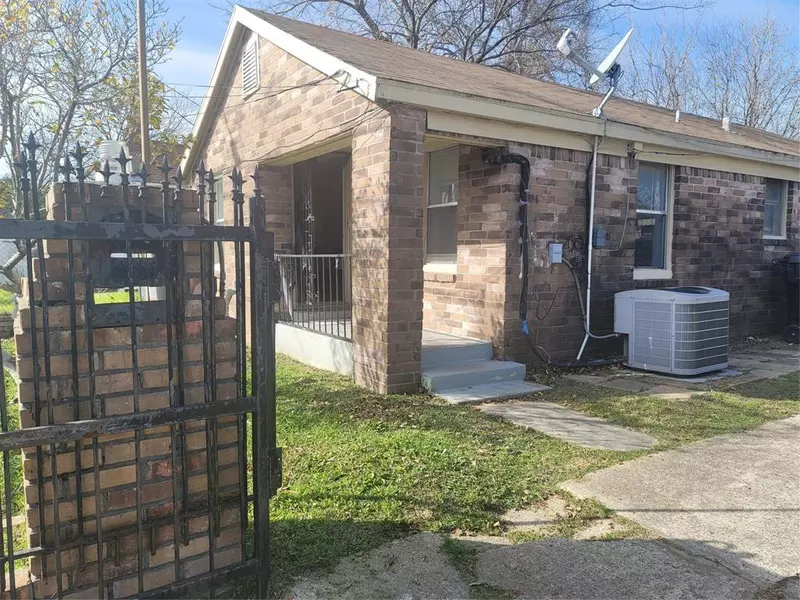 1517 E 32nd 1/2 ST, Houston, TX 77022