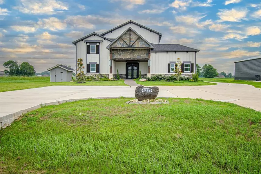 526 Angus TRL, Angleton, TX 77515