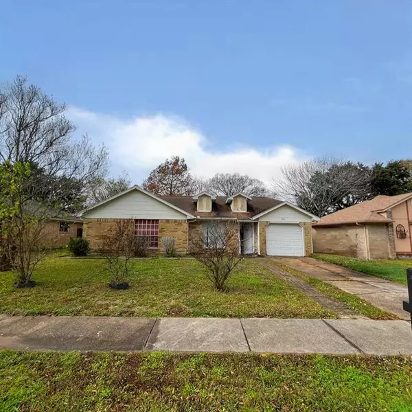 8415 Lazy Brook LN, La Porte, TX 77571