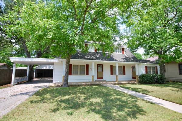 304 W Kerr ST, Moulton, TX 77975