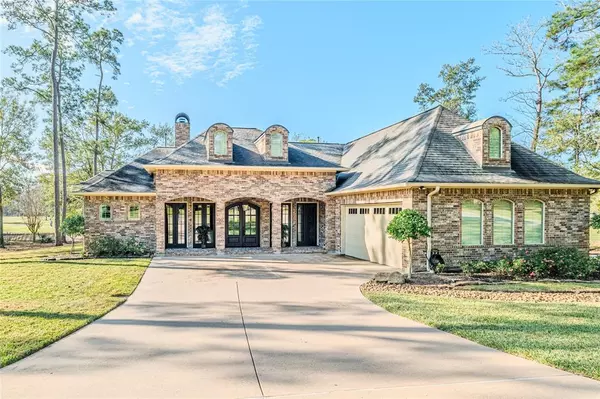 702 Fairway Oaks, Conroe, TX 77302