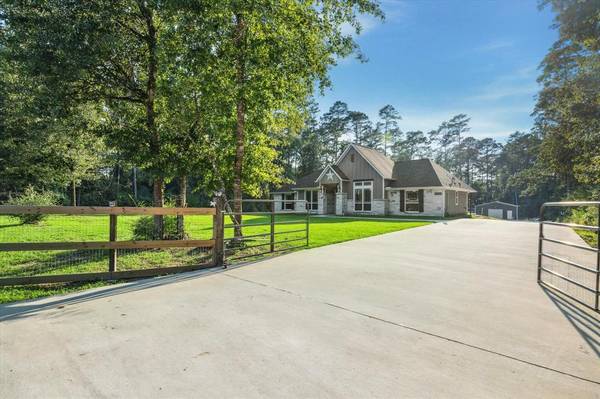 138 Oak Hollow BLVD, Magnolia, TX 77355