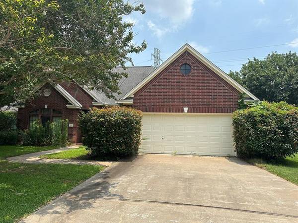 63 Parsley CT, Lake Jackson, TX 77566