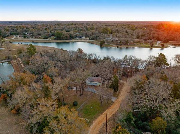 3 Lakeview CIR, Hilltop Lakes, TX 77871