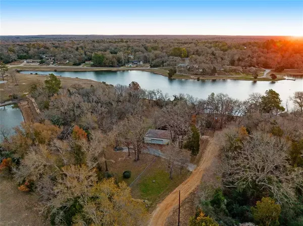 3 Lakeview CIR, Hilltop Lakes, TX 77871