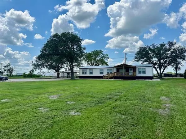 Van Vleck, TX 77482,629 7th ST