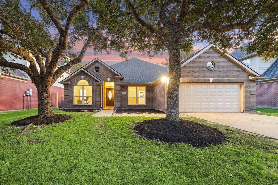 7326 Maple Run DR, Sugar Land, TX 77479