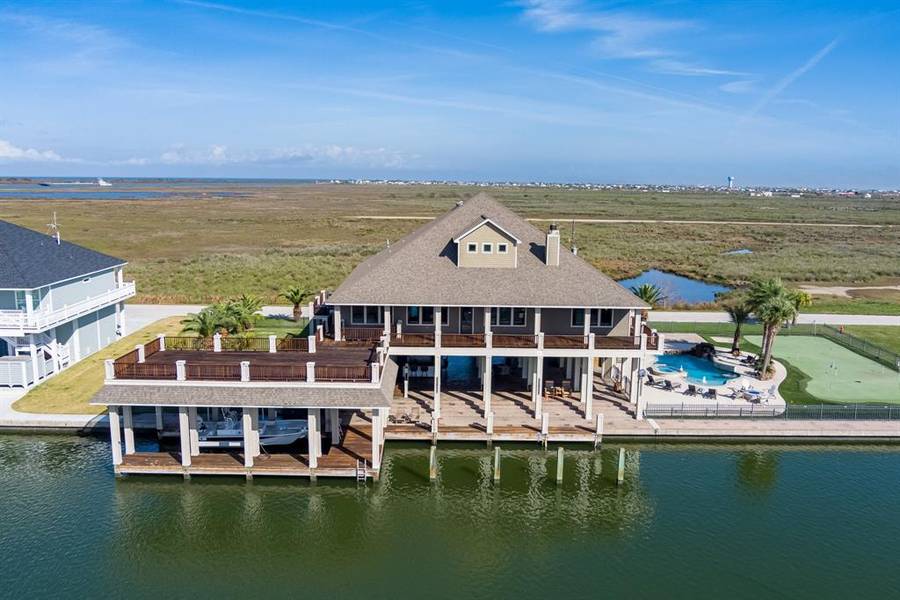 1245 Lagoon DR, Crystal Beach, TX 77650