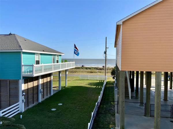 Crystal Beach, TX 77650,2592 Whitecap