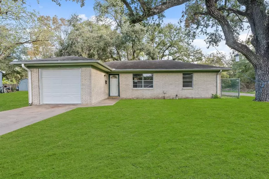 1027 Spruce ST, La Marque, TX 77568