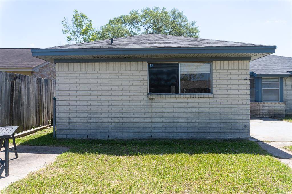 Baytown, TX 77521,702 Meadowglen DR