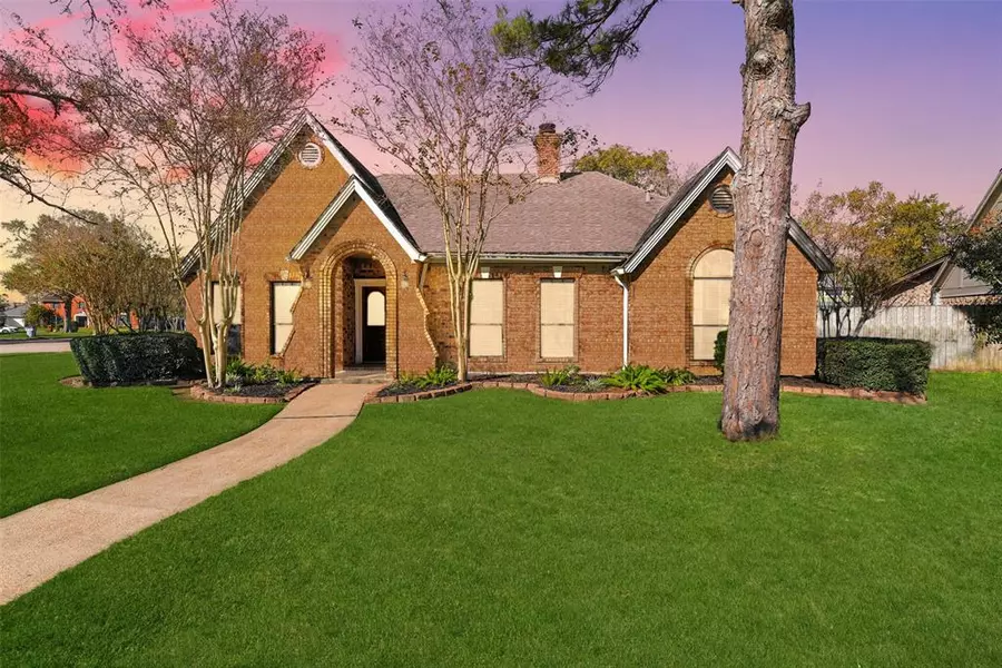 1110 Twin Oaks ST, Friendswood, TX 77546