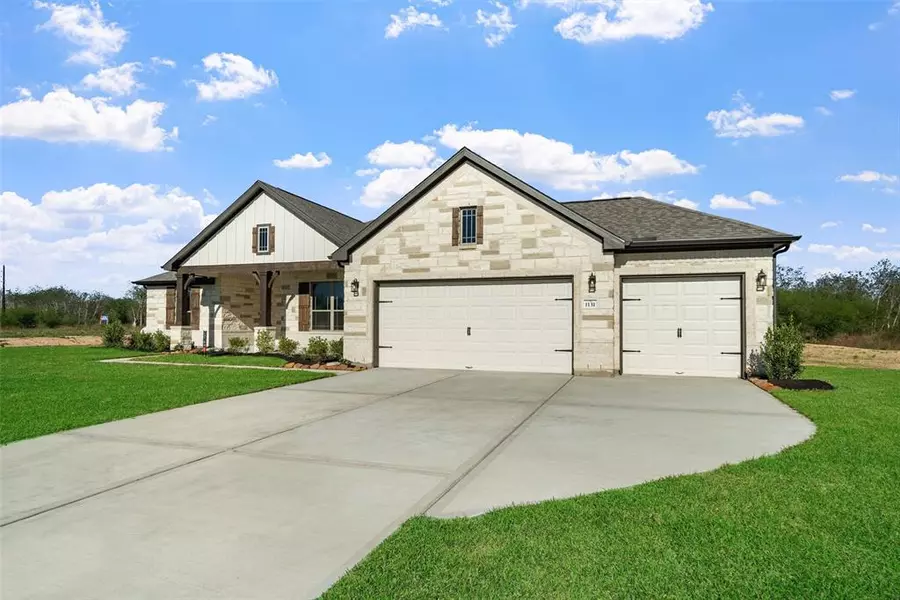 1131 Southfork Ranch DR, Sealy, TX 77474