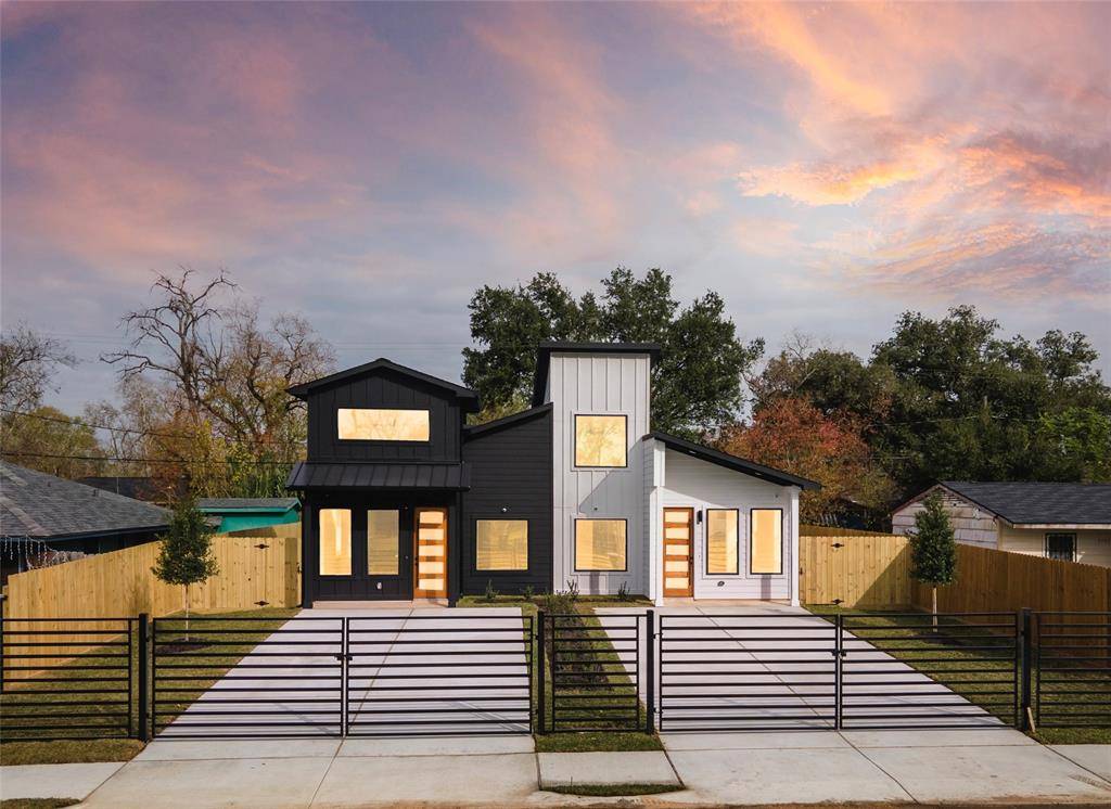 7315 Eisenhower RD #A/B, Houston, TX 77033