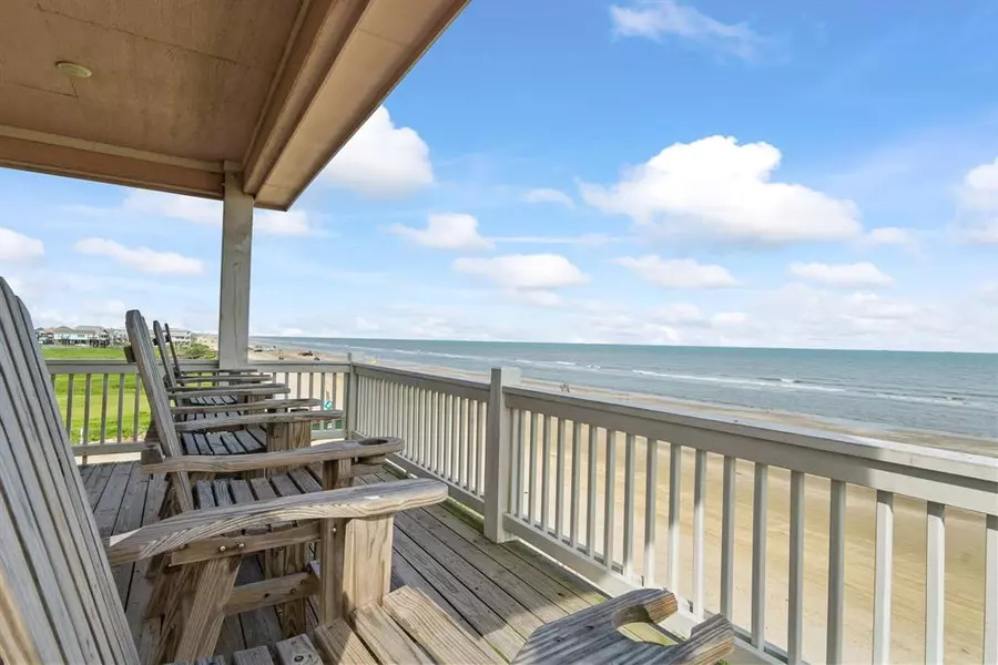 1136 Blue Water DR, Crystal Beach, TX 77650