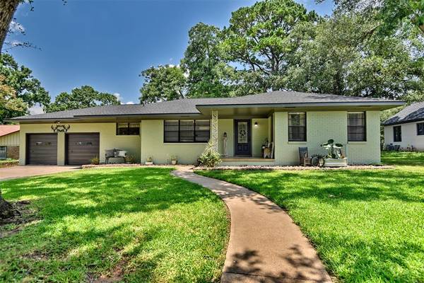 1405 Allyne LN, Brenham, TX 77833