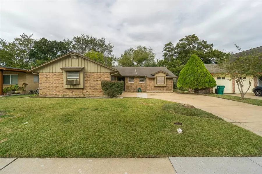 2505 Muscadine LN, Pasadena, TX 77502