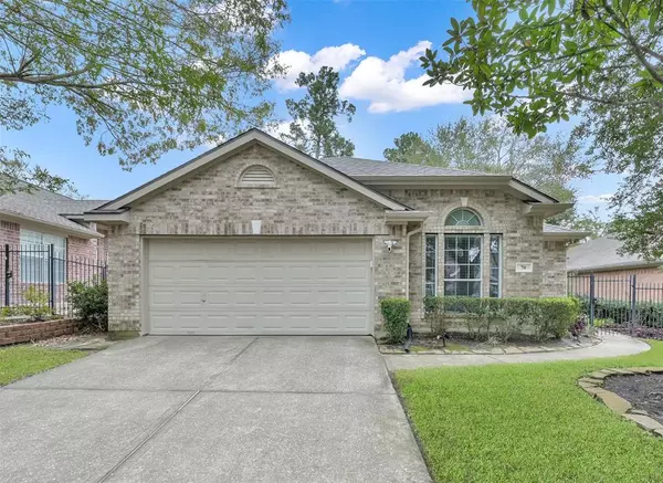 70 E Foxbriar Forest CIR, Spring, TX 77382