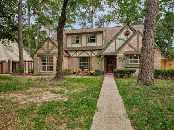 8223 Colonial Oaks LN,  Spring,  TX 77379