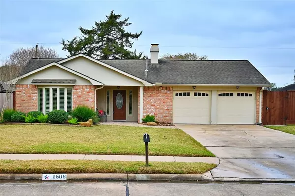 1506 Hollybush DR, Sugar Land, TX 77498