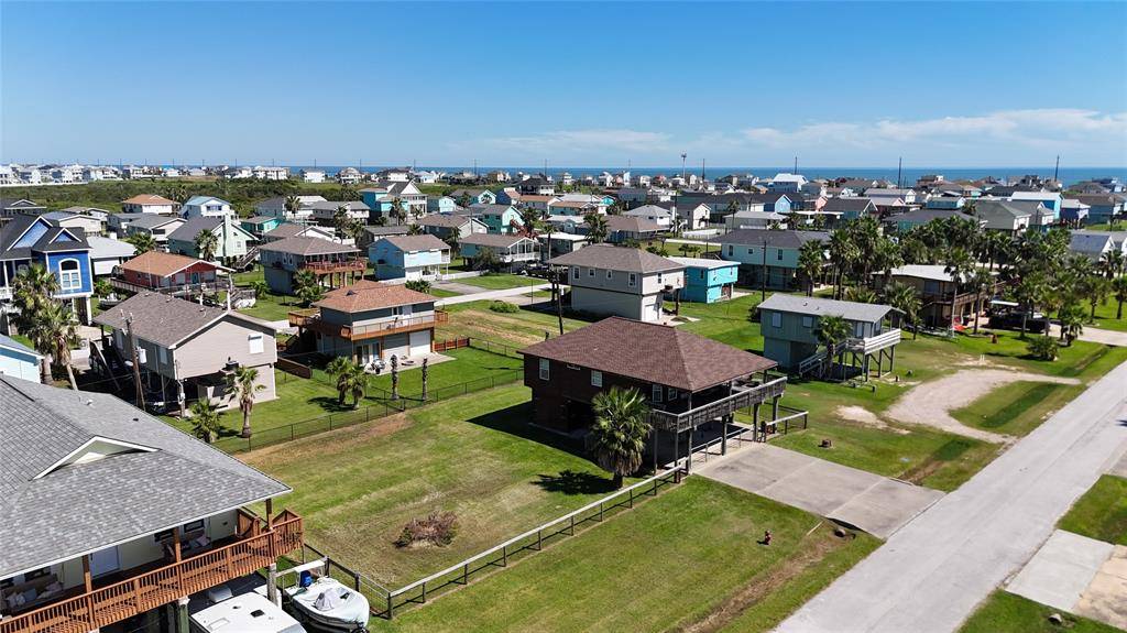 4015 Navarro DR, Galveston, TX 77554