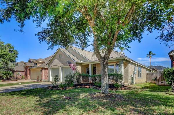 849 Falling Springs LN, League City, TX 77573