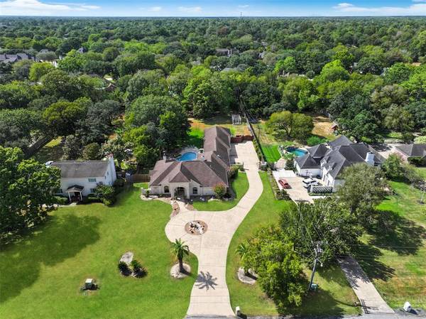 602 Oak DR, Friendswood, TX 77546