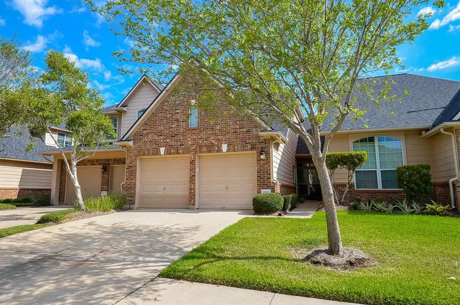 8915 Summer Ash LN, Sugar Land, TX 77479