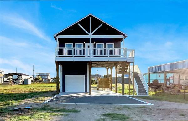 979 Selwyn RD, Crystal Beach, TX 77650