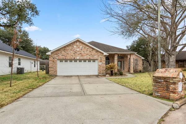 Columbus, TX 78934,106 Post Oak LN