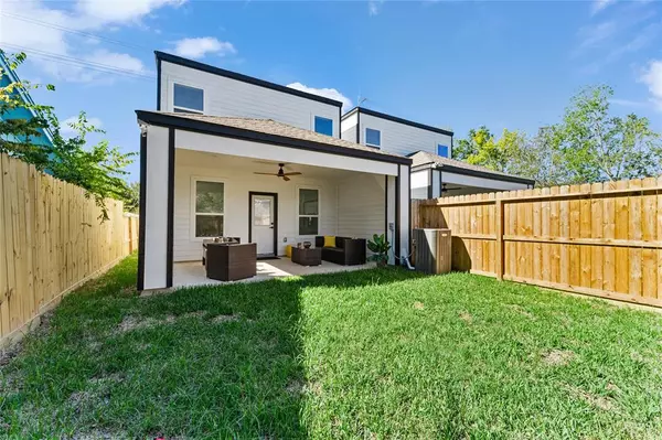 Houston, TX 77051,9023 Comal ST