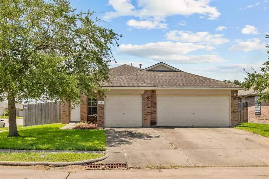 111 Sunset Falls DR, La Marque, TX 77568